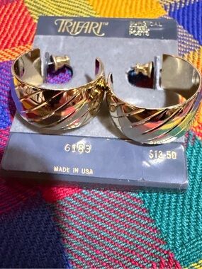 Vintage Trifari Shiny Gold Ribbed Hoop Earrings